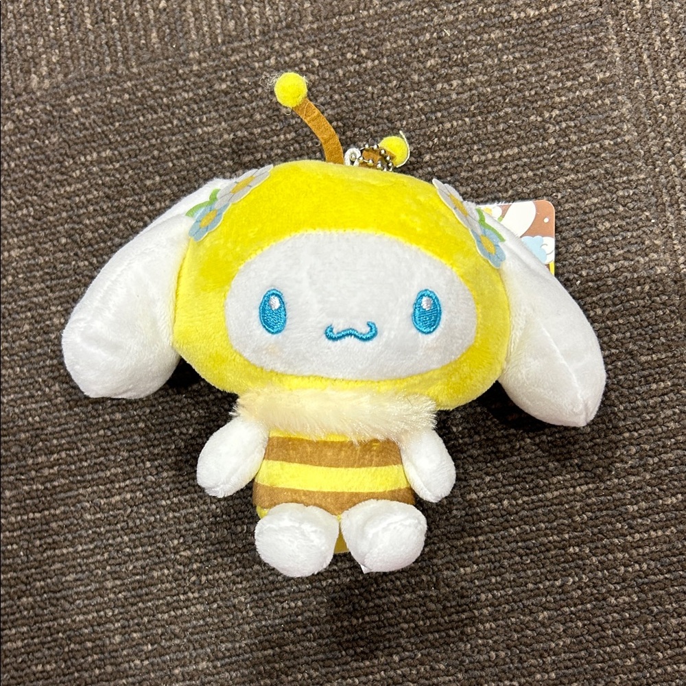 Cinnamoroll Bee keychain plush